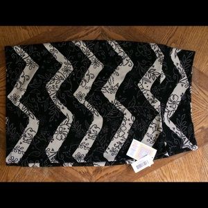 Lularoe “Cassie” skirt size S, never worn